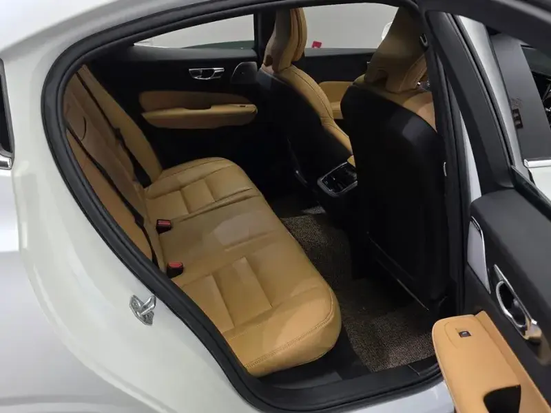 2021 Volvo S60 с пробегом 81 088 км