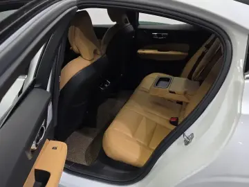 2021 Volvo S60 с пробегом 81 088 км