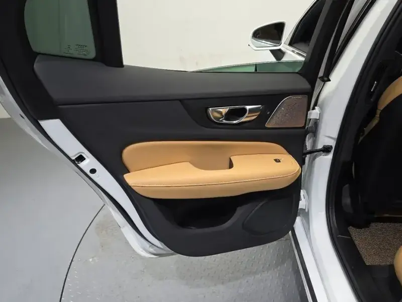 2021 Volvo S60 с пробегом 81 088 км