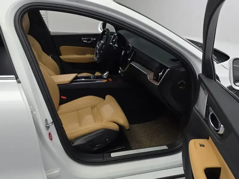 2021 Volvo S60 с пробегом 81 088 км