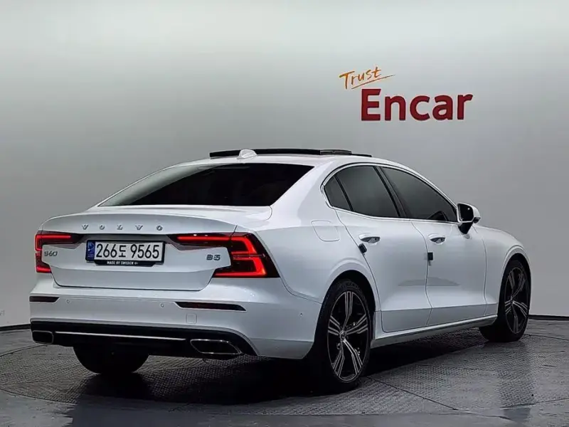 2021 Volvo S60 с пробегом 73 808 км