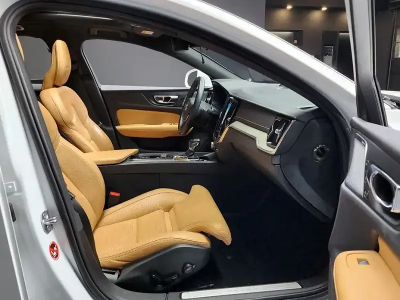 2019 Volvo S60 с пробегом 45 961 км