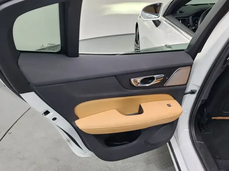 2021 Volvo S60 с пробегом 73 808 км