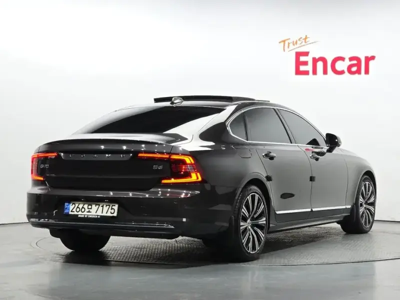 2022 Volvo S90 с пробегом 48 755 км
