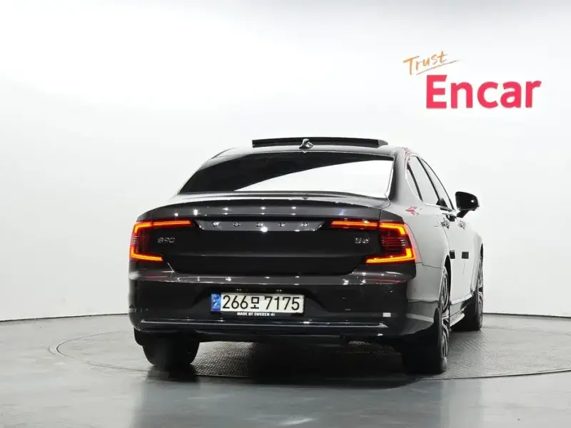 2022 Volvo S90 с пробегом 48 755 км