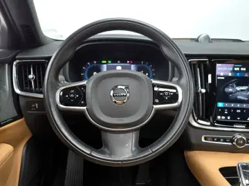 2022 Volvo S90 с пробегом 48 755 км
