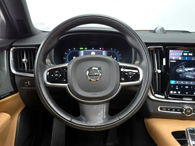 2022 Volvo S90 с пробегом 48 755 км