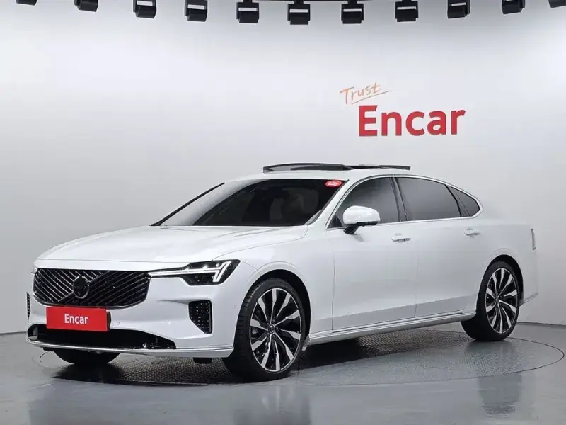 2025 Volvo S90 с пробегом 985 км