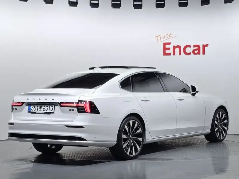 2025 Volvo S90 с пробегом 985 км