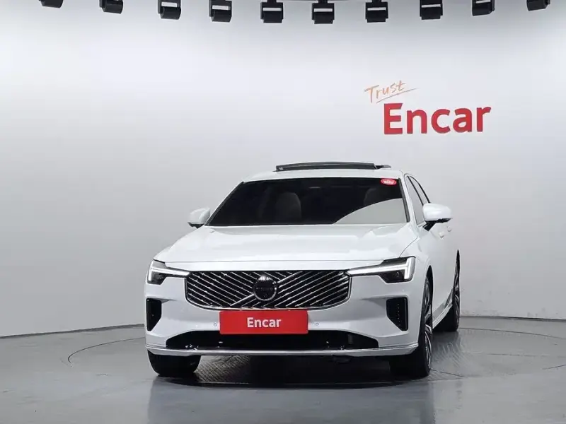 2025 Volvo S90 с пробегом 985 км