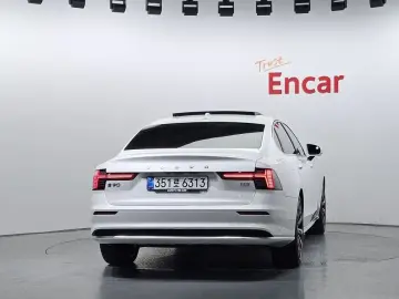2025 Volvo S90 с пробегом 985 км