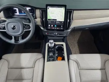 2025 Volvo S90 с пробегом 985 км