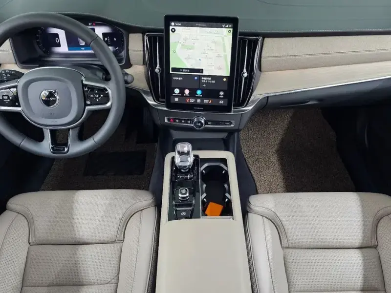 2025 Volvo S90 с пробегом 985 км