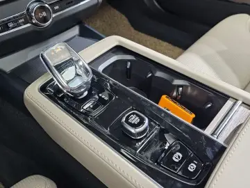 2025 Volvo S90 с пробегом 985 км