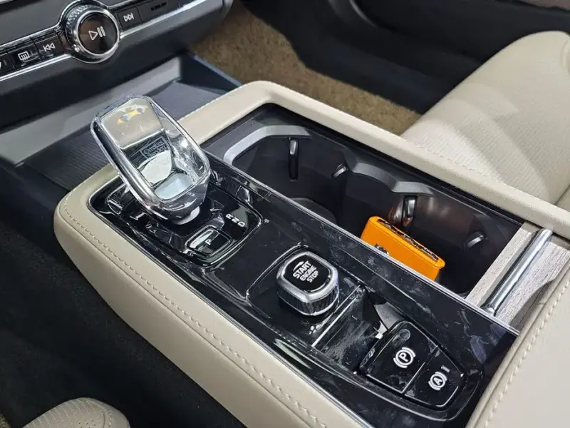 2025 Volvo S90 с пробегом 985 км