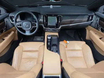 2023 Volvo S90 с пробегом 130 370 км