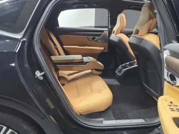 2023 Volvo S90 с пробегом 130 370 км