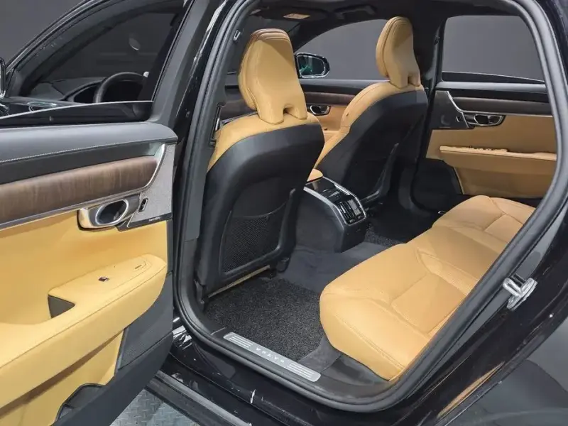 2023 Volvo S90 с пробегом 130 370 км