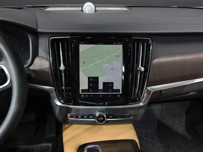 2023 Volvo S90 с пробегом 130 370 км