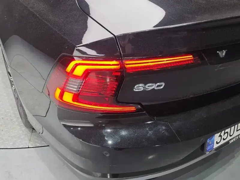 2023 Volvo S90 с пробегом 130 370 км
