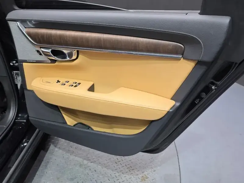2023 Volvo S90 с пробегом 130 370 км