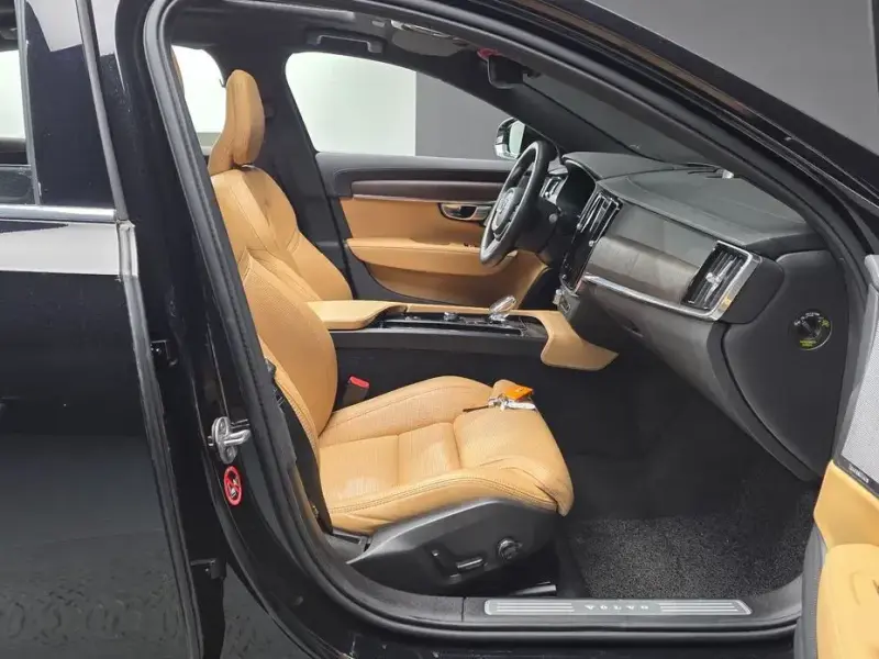 2023 Volvo S90 с пробегом 130 370 км