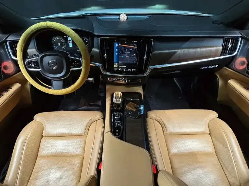 2021 Volvo S90 с пробегом 94 256 км