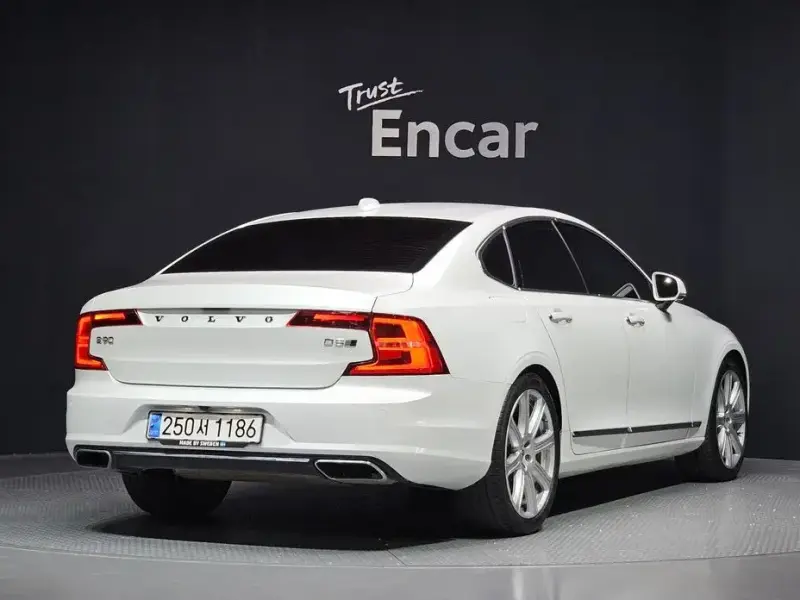 2017 Volvo S90 с пробегом 206 537 км