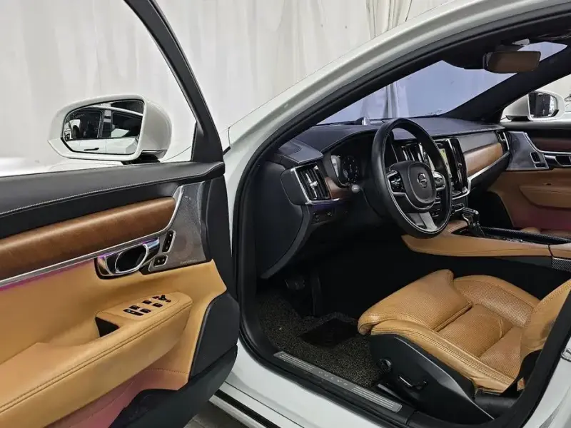 2017 Volvo S90 с пробегом 206 537 км