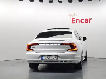 2023 Volvo S90 с пробегом 71 907 км