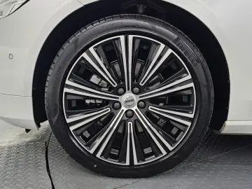2023 Volvo S90 с пробегом 71 907 км
