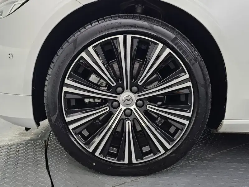 2023 Volvo S90 с пробегом 71 907 км