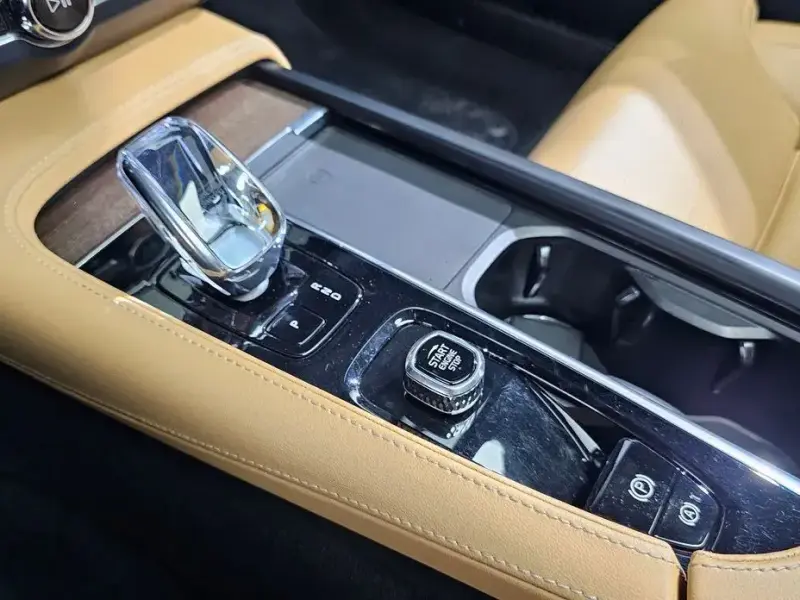 2023 Volvo S90 с пробегом 71 907 км