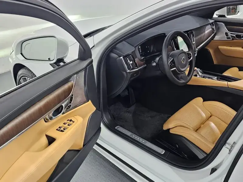 2023 Volvo S90 с пробегом 71 907 км