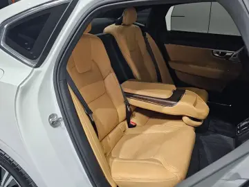 2023 Volvo S90 с пробегом 71 907 км