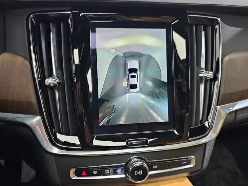 2023 Volvo S90 с пробегом 71 907 км