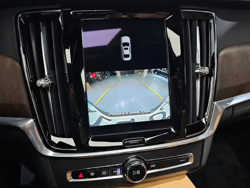 2023 Volvo S90 с пробегом 71 907 км