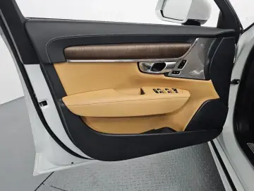 2023 Volvo S90 с пробегом 71 907 км