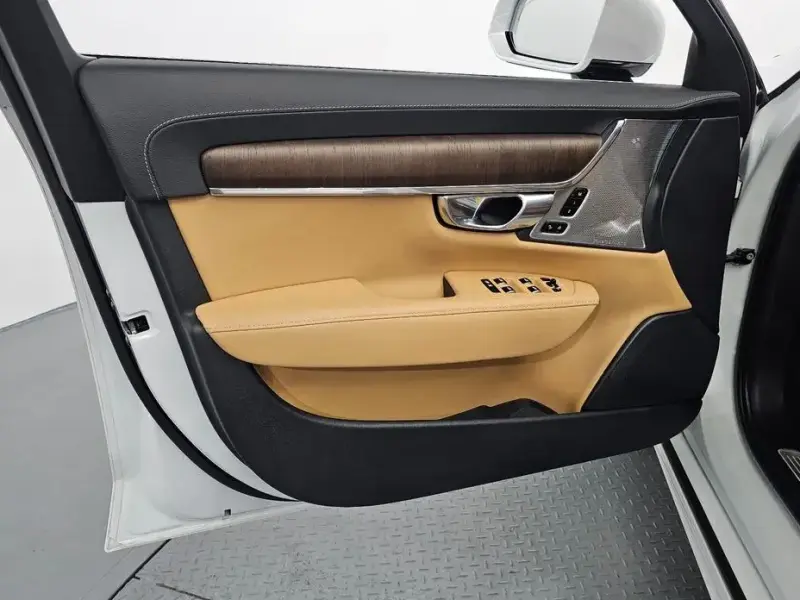 2023 Volvo S90 с пробегом 71 907 км