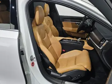 2023 Volvo S90 с пробегом 71 907 км