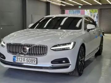 2021 Volvo S90 с пробегом 18 000 км