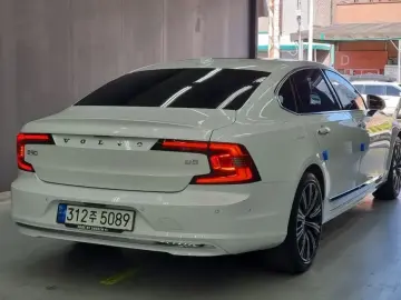2021 Volvo S90 с пробегом 18 000 км