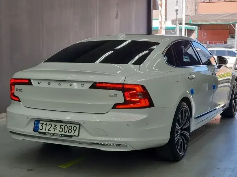 2021 Volvo S90 с пробегом 18 000 км