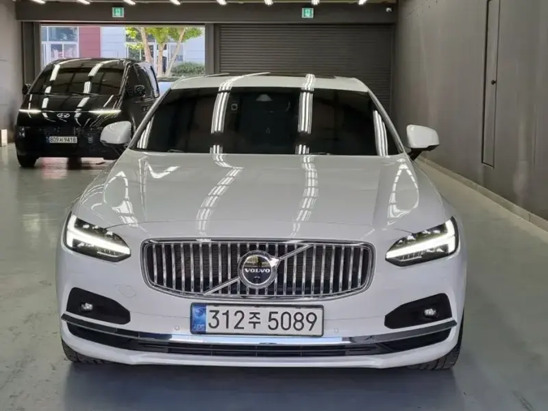 2021 Volvo S90 с пробегом 18 000 км