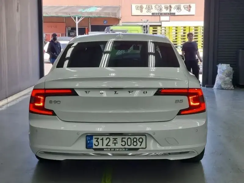 2021 Volvo S90 с пробегом 18 000 км