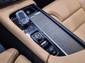 2021 Volvo S90 с пробегом 18 000 км