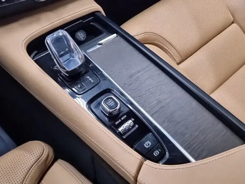2021 Volvo S90 с пробегом 18 000 км
