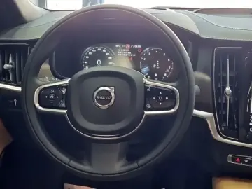 2021 Volvo S90 с пробегом 18 000 км