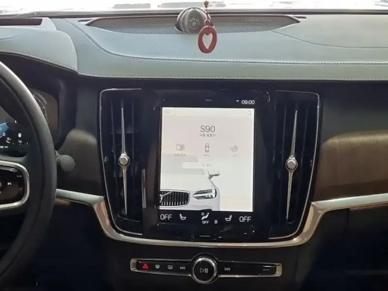 2021 Volvo S90 с пробегом 18 000 км