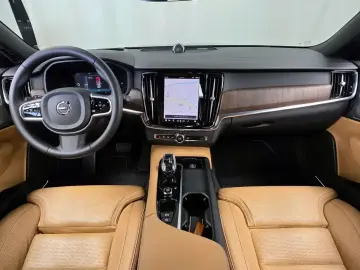 2022 Volvo S90 с пробегом 53 896 км